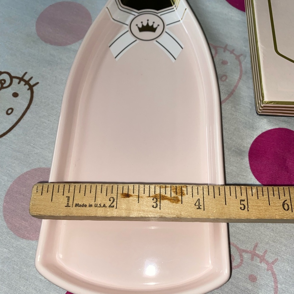5A* Rosanna Champagne Bottle Serving Tray in a gift box
13.5”X4.5”X1” pink gold - Picture 13 of 14